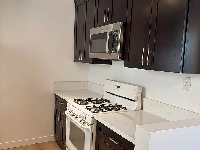 1333 N Fuller Ave — Photo 18