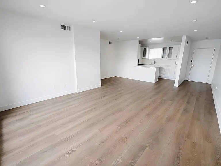 605 San Vicente #202 — Photo 27