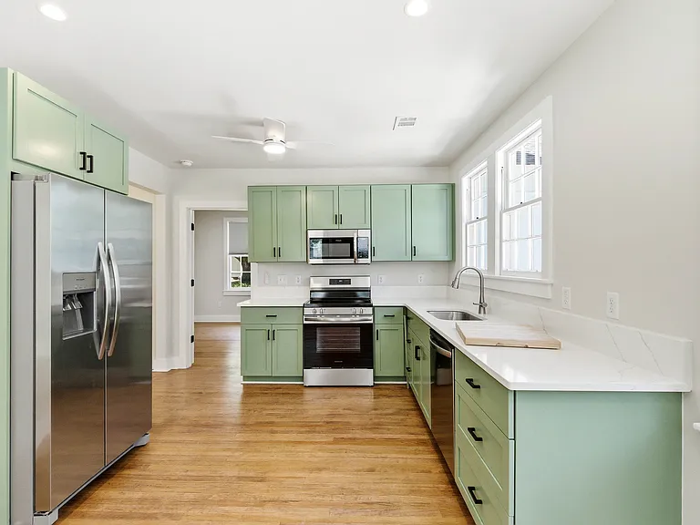 413 Meritta Ave — Photo 33