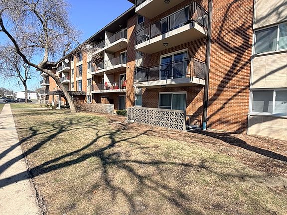 3rd image of 2230 S Goebbert Rd APT 139