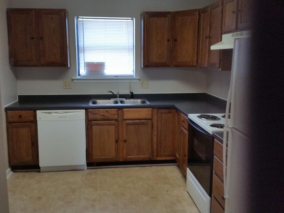 2nd image of 132 Stonehedge Dr