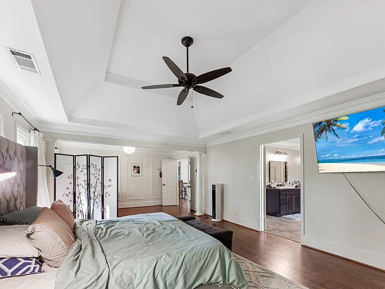5th Bedroom (Master) on Floor 2 - Pic 3