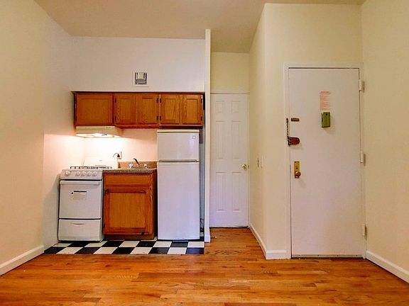 4th image of 512 E 5th St APT 14