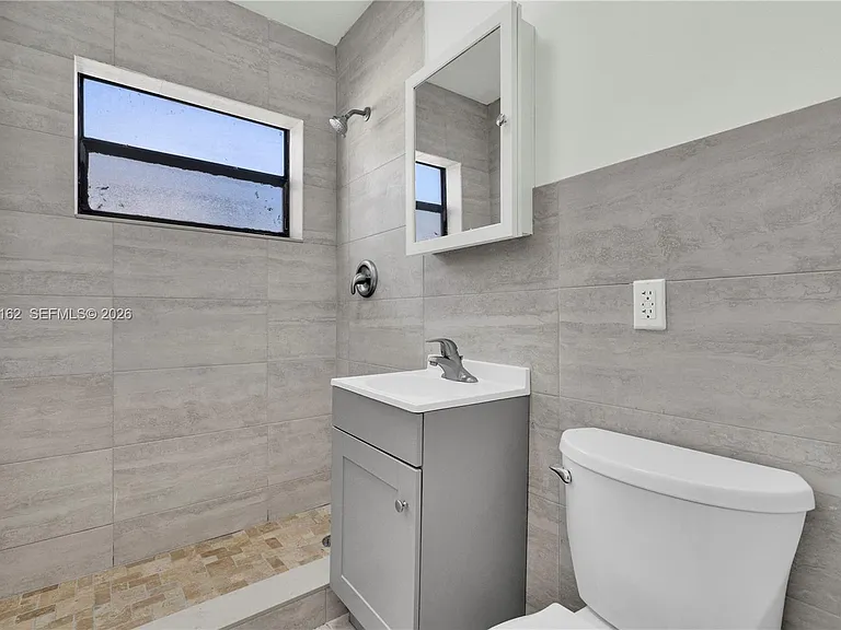 13390 NE 6th Ave #2 — Photo 9