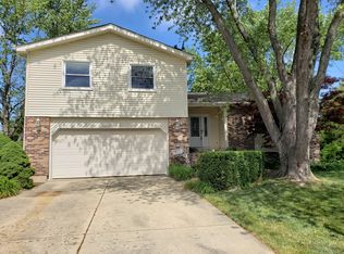 1660 Kingsdale Rd, Hoffman Estates, IL 60169