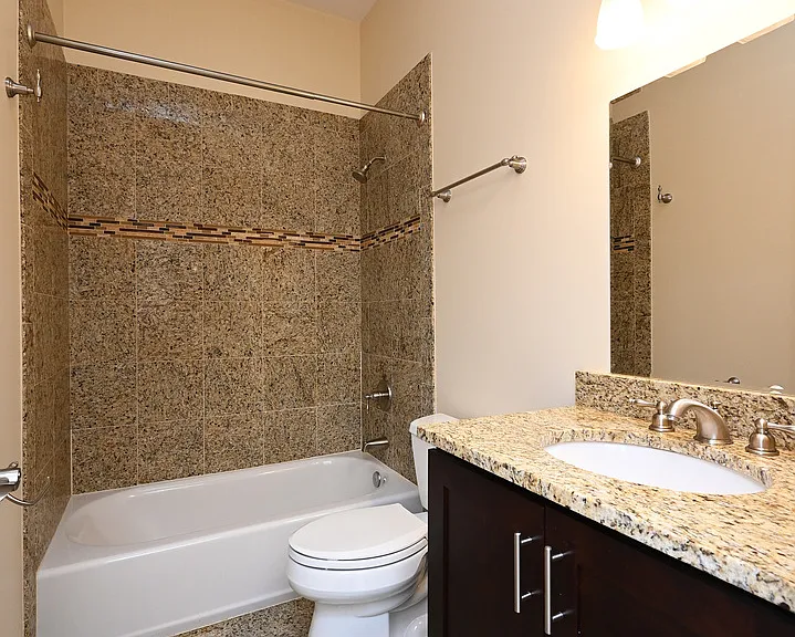 904 W Erie St #1R — Photo 10