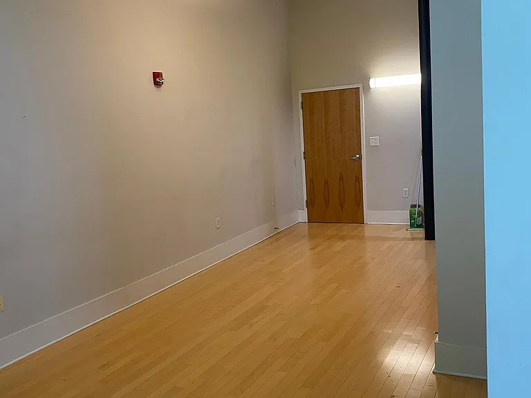 140 E Glenwood Ave #212 — Photo 3