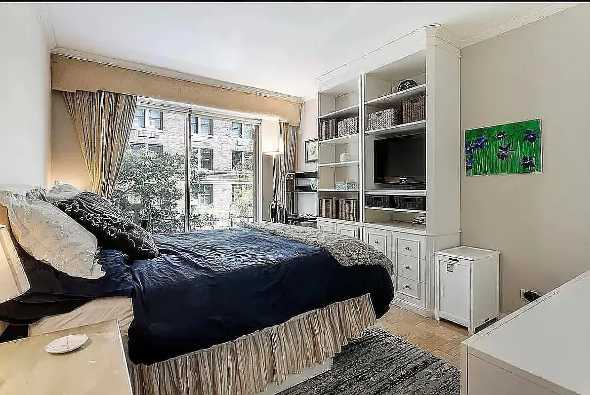 200 East 69th Street — Photo 3