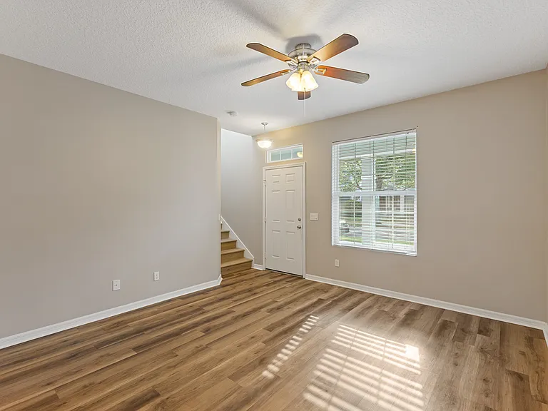 506 Rainbow Springs Loop — Photo 4