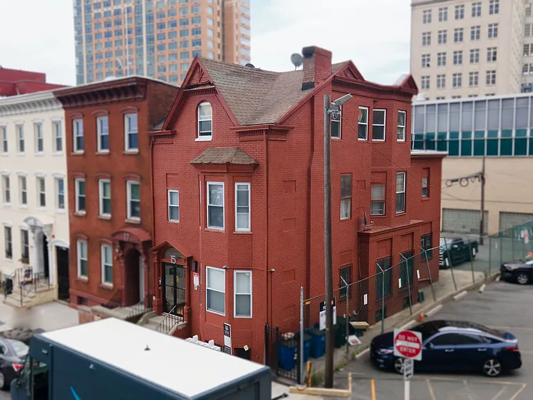 19 Fulton St — Photo 3