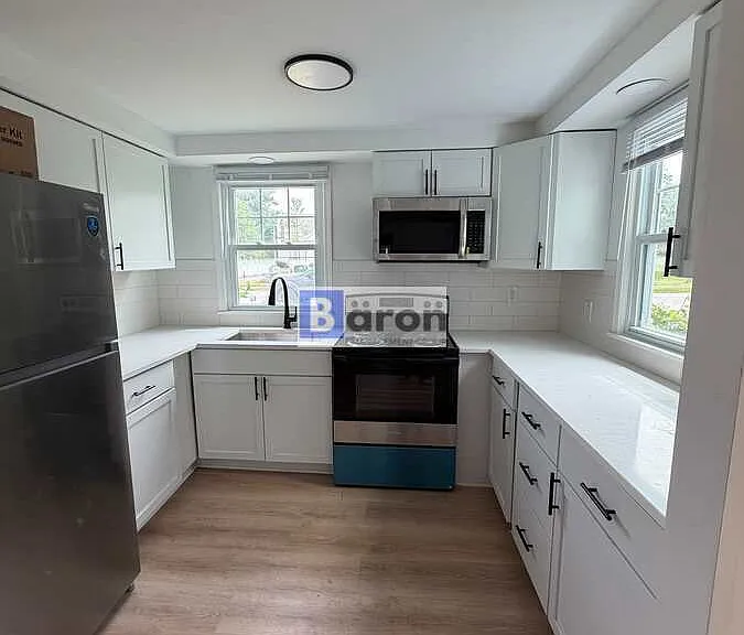 922 Oxford St — Photo 3