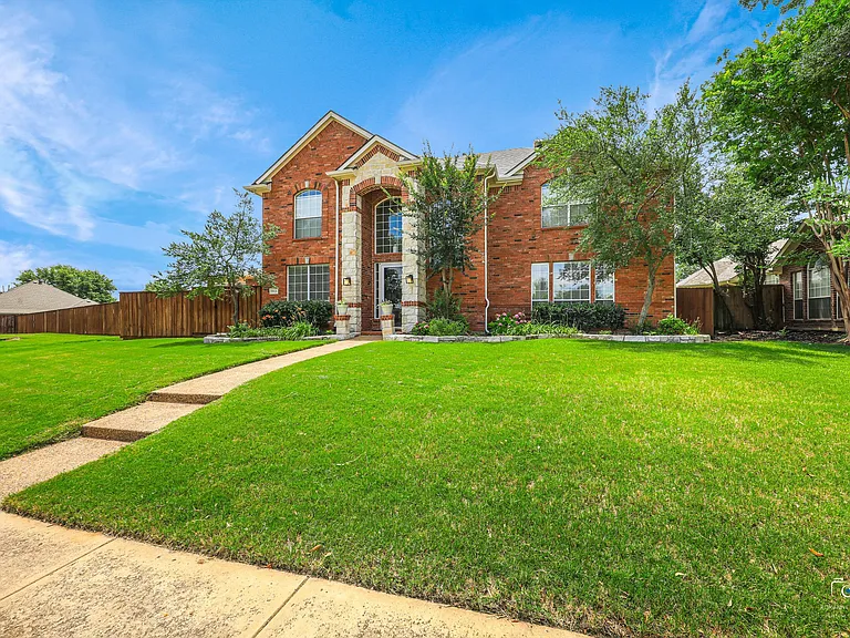 9921 Sean Dr — Photo 2