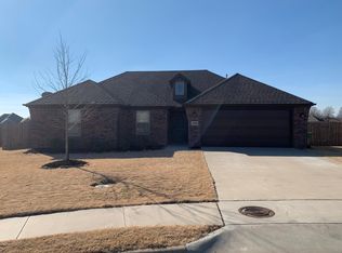 1022 Tarah Knolls Cir, Centerton, AR 72719