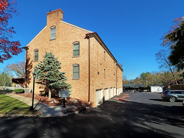 246 Main St #6 — Photo 2