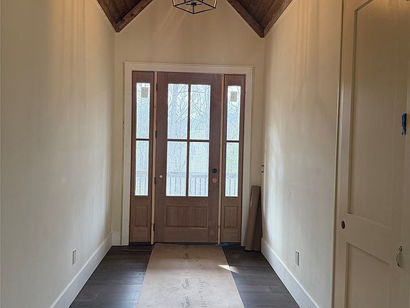 4th image of 143 E Rochester