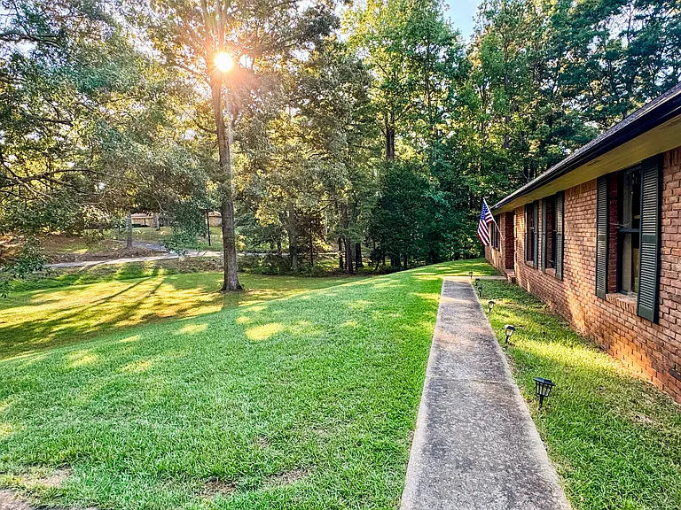 306 Oak Ridge Cir — Photo 4