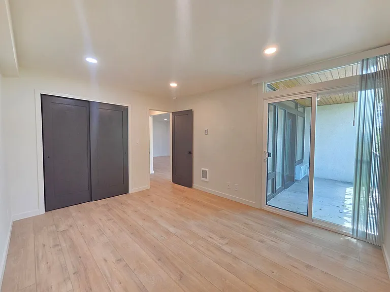 358 S Coeur D Alene St — Photo 9