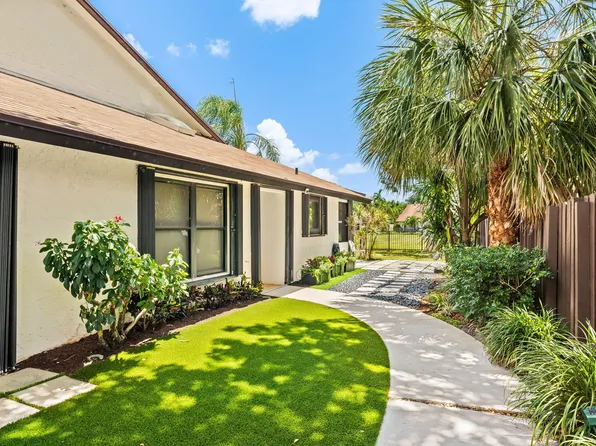 305 SW 28th Ave, Delray Beach, FL 33445