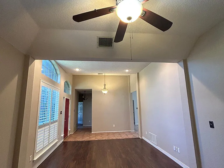 1606 Waterford Dr — Photo 5