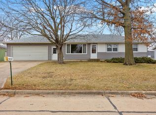 112 Naylor Dr, Alburnett, IA 52202