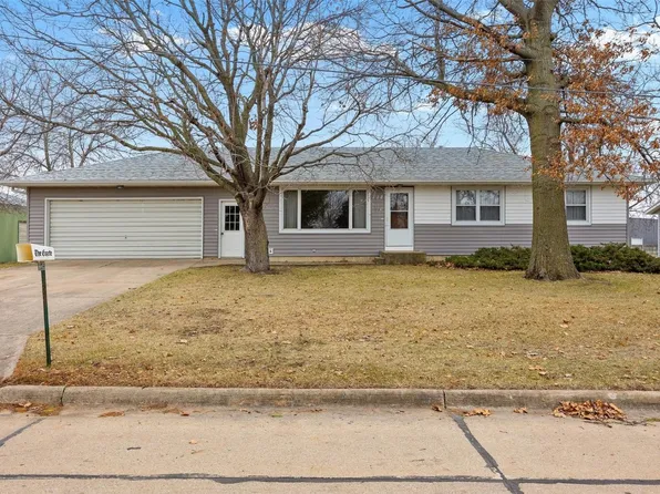 112 Naylor Dr, Alburnett, IA 52202
