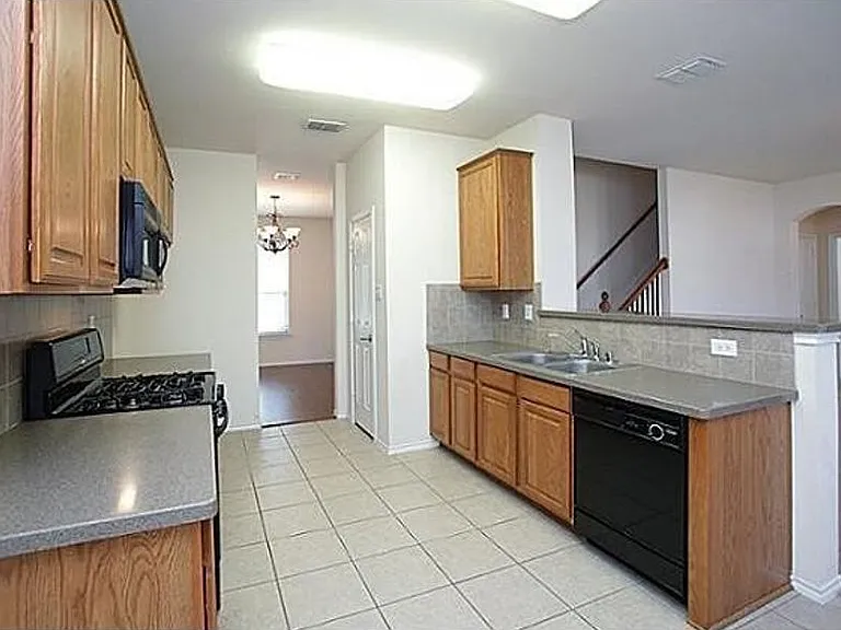 1407 Hazelwood Dr — Photo 15