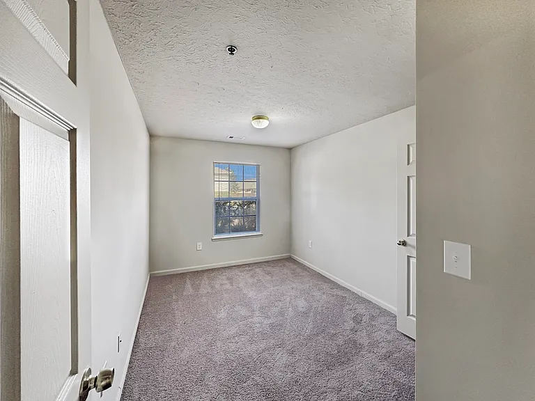 Alison Pointe Apartments — Photo 69