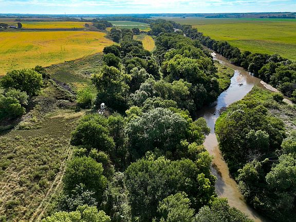 4th image of 752 33rd Rd