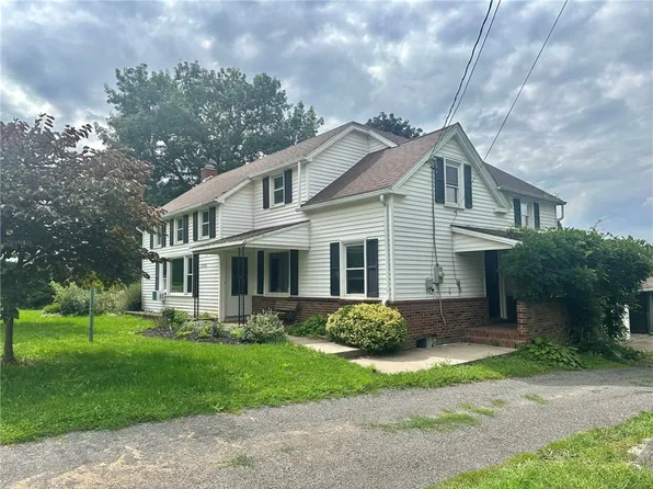10591 Ridge Rd, Medina, NY 14103