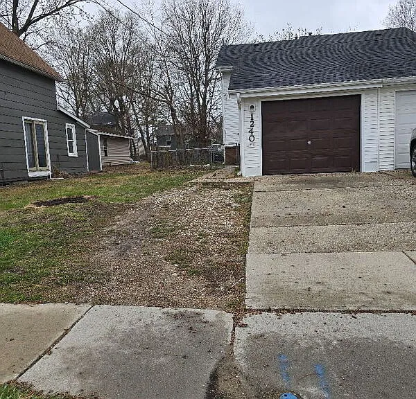 1240 Sampson St — Photo 1