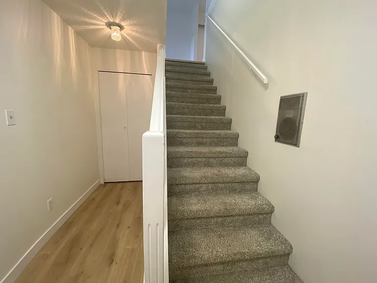 832 Habgood St — Photo 26