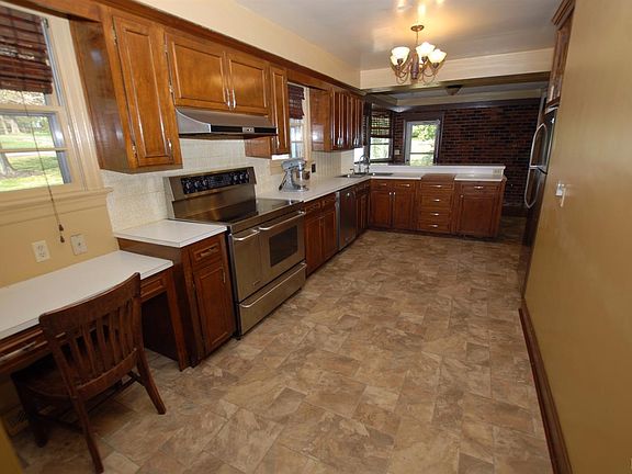 4th image of 1016 Oakmont Cir