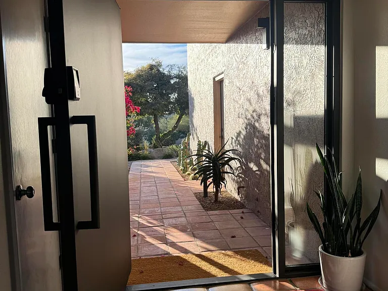 1725 E Staghorn Ln — Photo 3