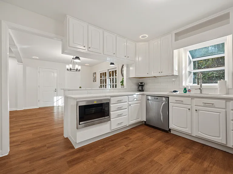 82 Vanessa Dr SE — Photo 22