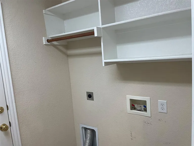 421 Brighton St — Photo 24