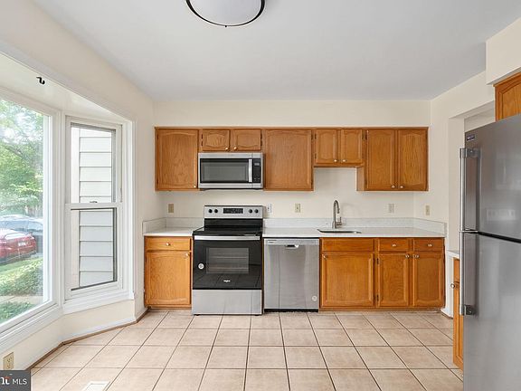 5th image of 10740 Brice Ct