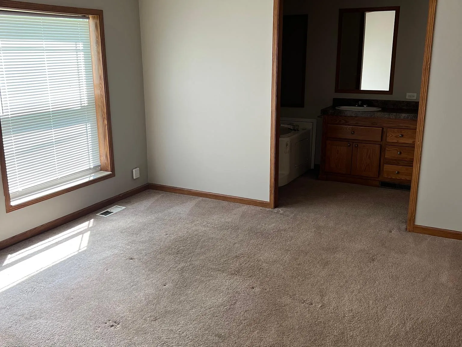 3 bed, 1200 sqft, $950 — Photo 4