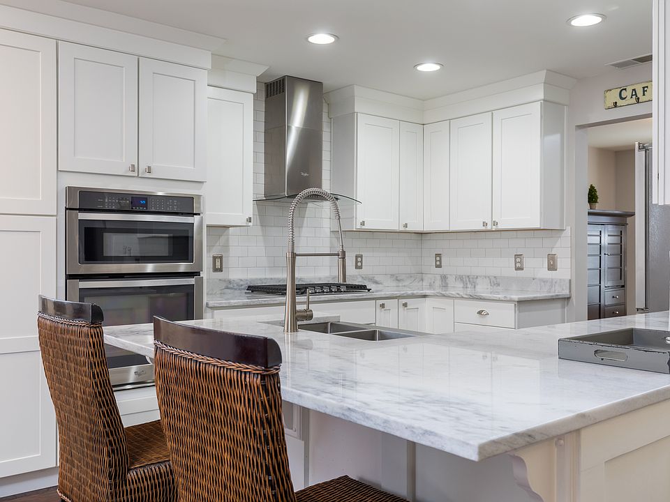 1st image of 200 Arbor Oaks Dr