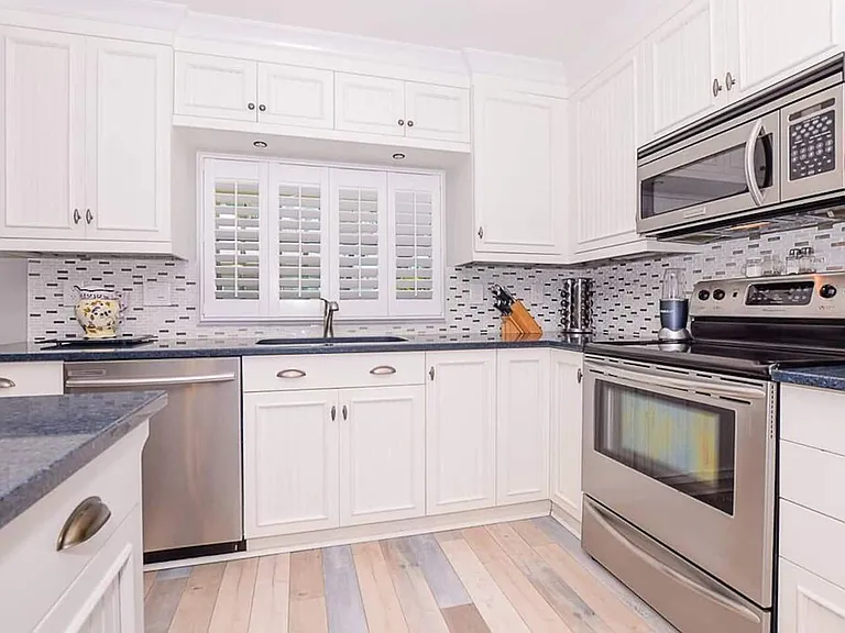 4031 NE Breakwater Dr — Photo 15