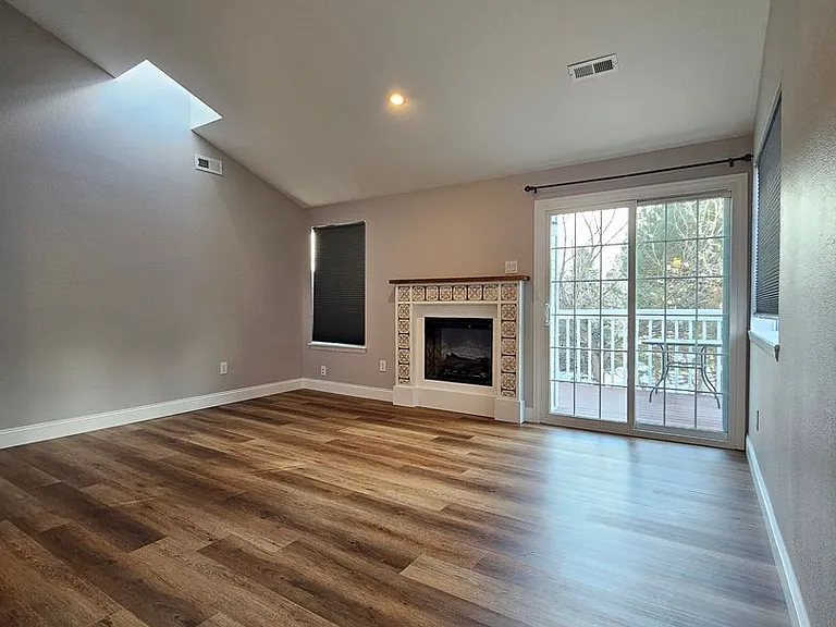 2052 Sunridge Cir — Photo 6