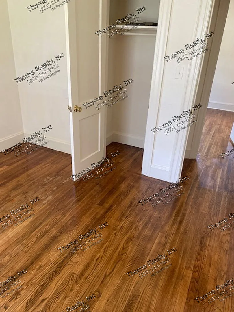 3 bed, 1.0 bath, 950 sqft, $1,095 — Photo 3