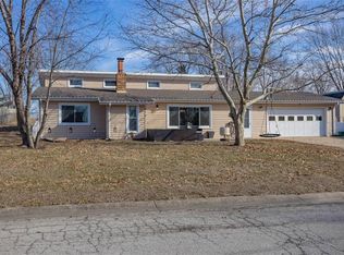 915 S 135th St, Bonner Springs, KS 66012