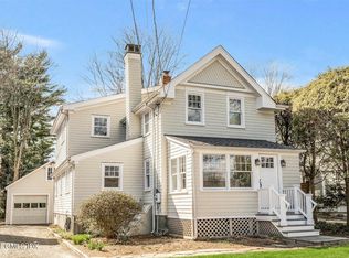 71 Harding Rd, Old Greenwich, CT 06870