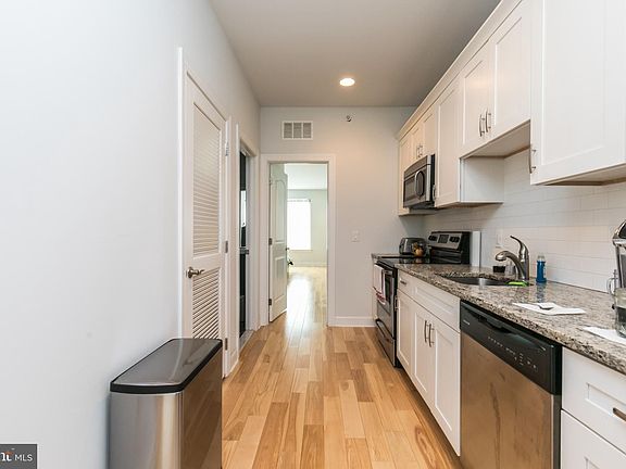 4th image of 2426 Frankford Ave APT 3