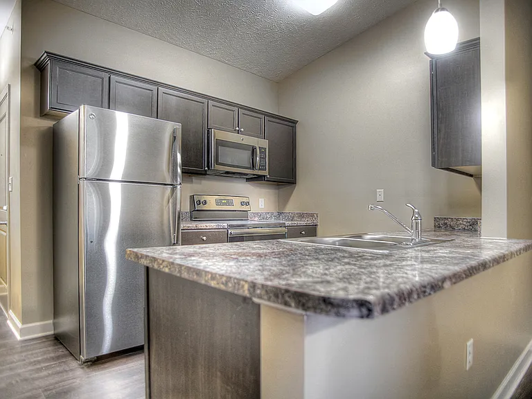 Summit Falls Apartments & Townhomes — Photo 18
