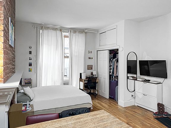 4th image of 64 W 84th St #Gf