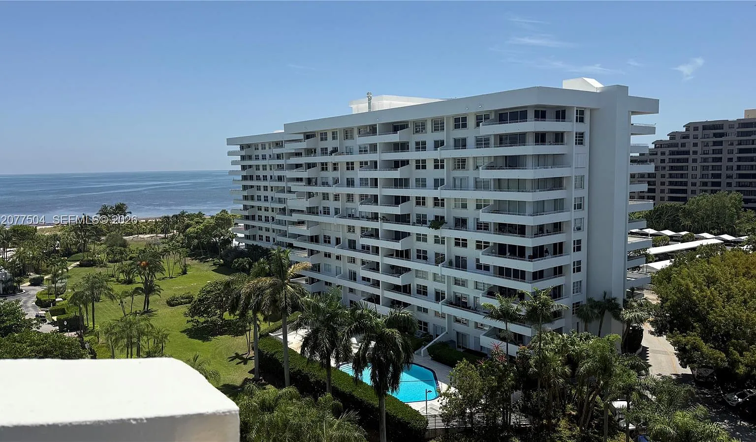 Commodore Club West Condo — Photo 1