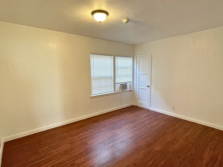 9037 Cattaraugus Ave — Photo 14