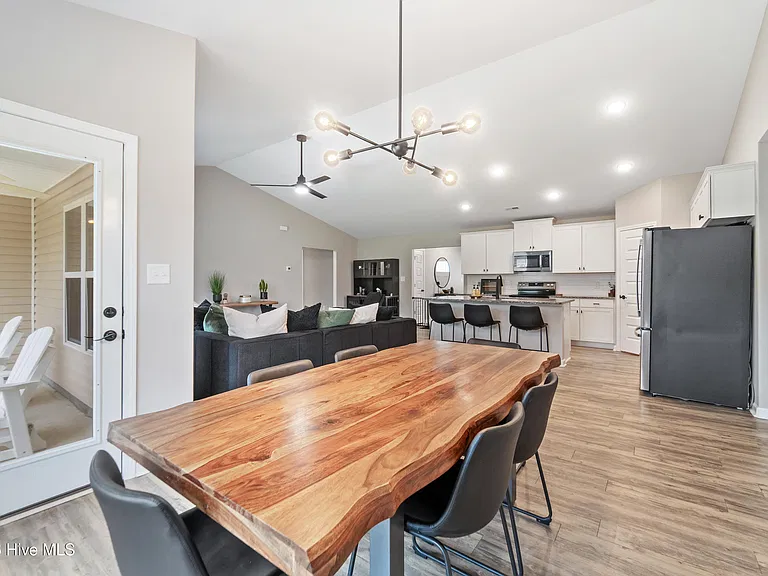 242 Legacy Ln — Photo 17