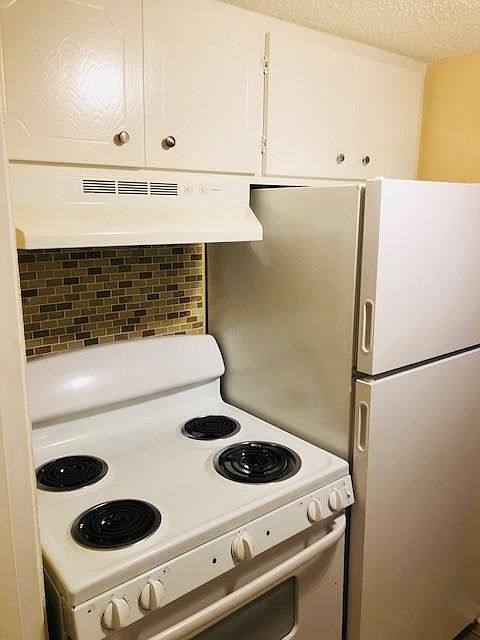 1st image of 1025 W Pioneer Pkwy APT E